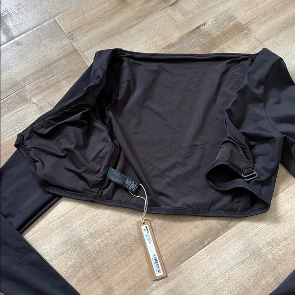 Skims Swim Crop Top - Picture 2 of 4